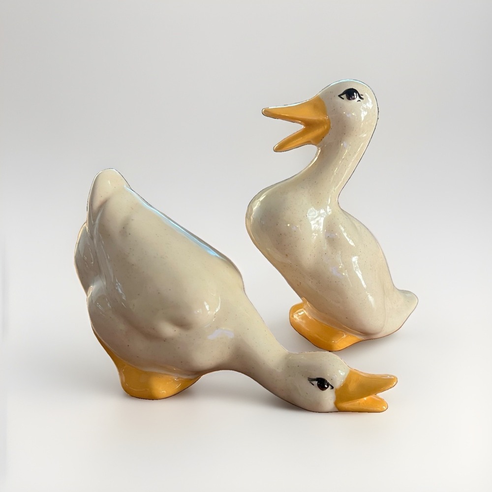Ceramic Duck Figurine Set White Yellow Beaks Speckled Glaze Vintage Decor